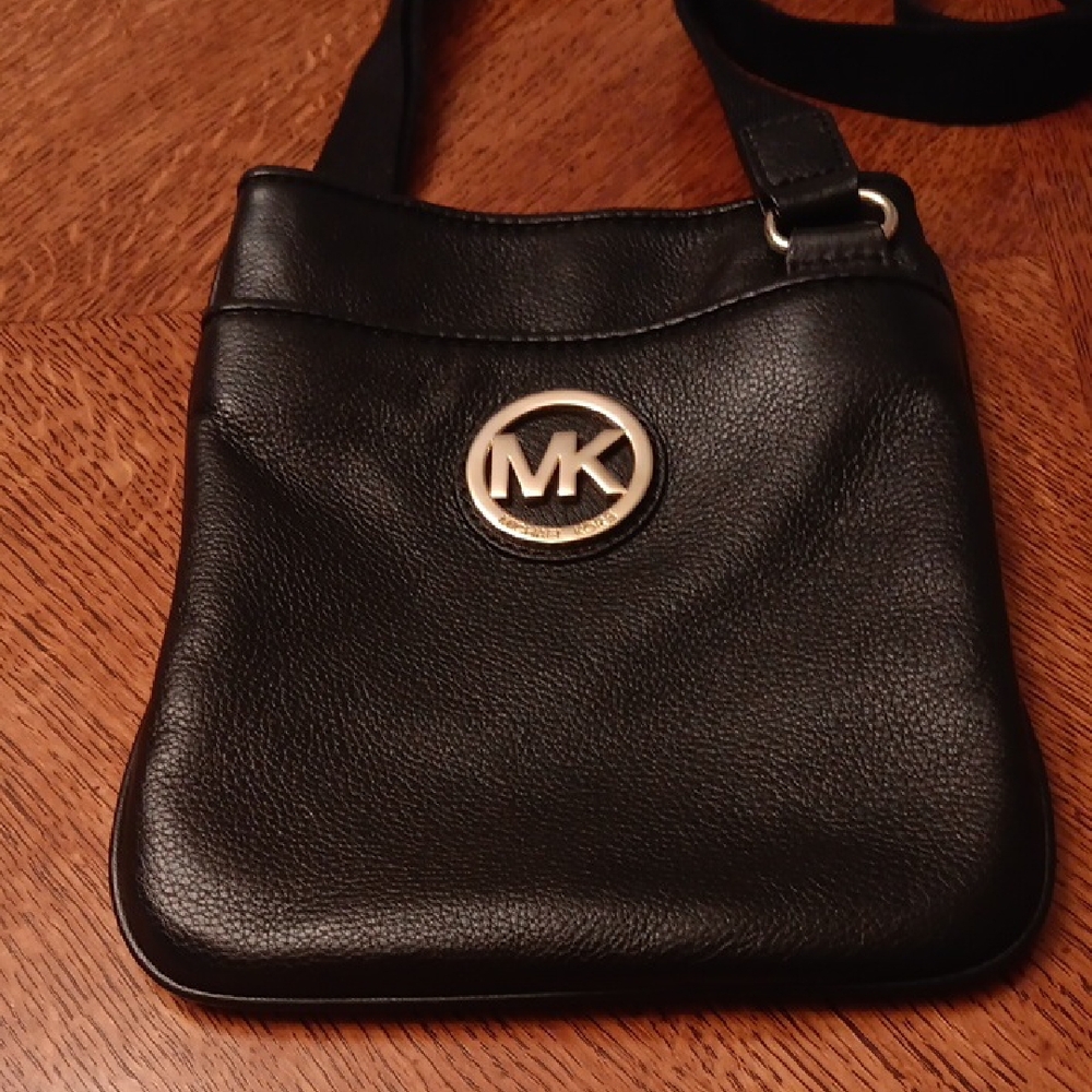 Michael Kors Crossbody Bag, Perfect Condition, Black Leather.